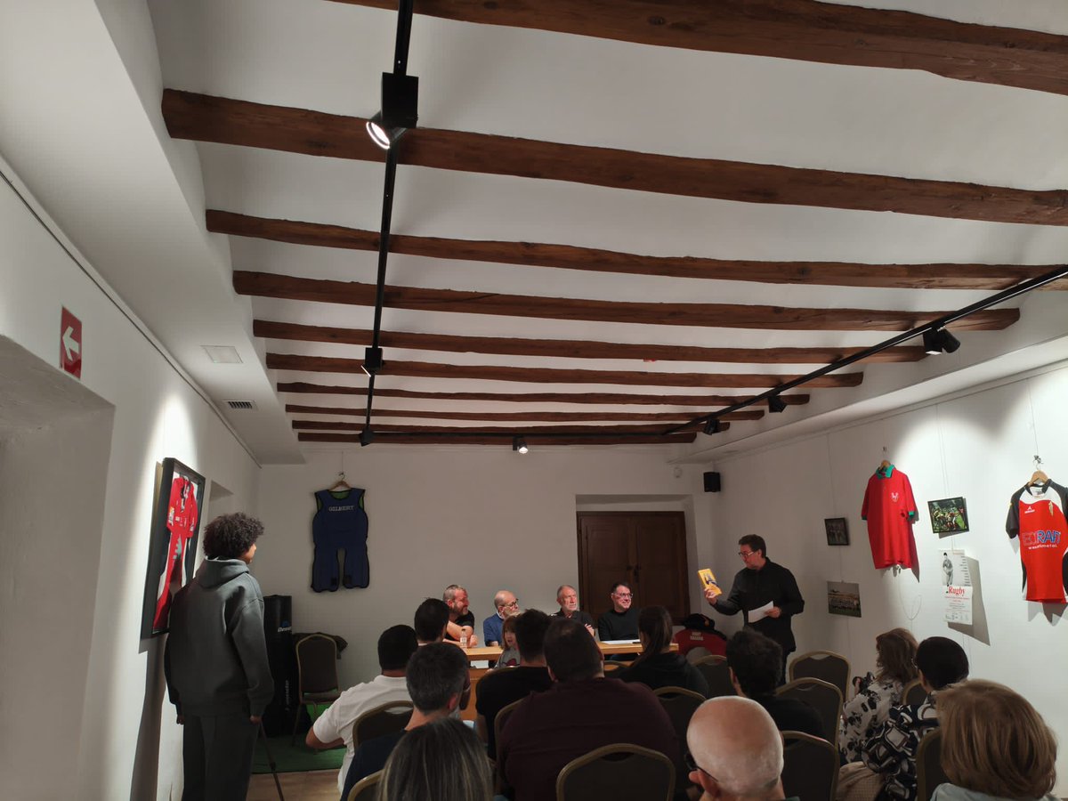 Gracias infinitas a <a href="/RutgerBlume/">Javier Señarís Senra</a> y <a href="/unuviala/">Urbano Nuviala</a> por la gran charla de ayer,tan buena y evocadora como en la que nos acompañó el pasado viernes <a href="/Blog_APalos/">A Palos | Todo del XV del León</a>. No hay mejor manera de cumplir años que rodearse de gente que sabe tanto y sobre todo lo explica tan bien.