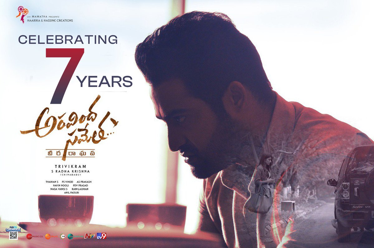 KurnoolFans's tweet photo. ఇయాళ నుంచి మీ పల్లెలో,
ఏ కొమ్మ’లో ఆకు అల్ల���డినా..
ఏ కొట్టం’లో ఆవు అరిచినా..
ఏ చెట్టు మీద పిట్టా లేచినా..
అది మహానంది గారి “వీర రాఘవ రెడ్డి” కత్తి వాదర అలికిడే..!
#Trivkram #7YearsForAravindhaSametha https://t.co/IJYawr01b5