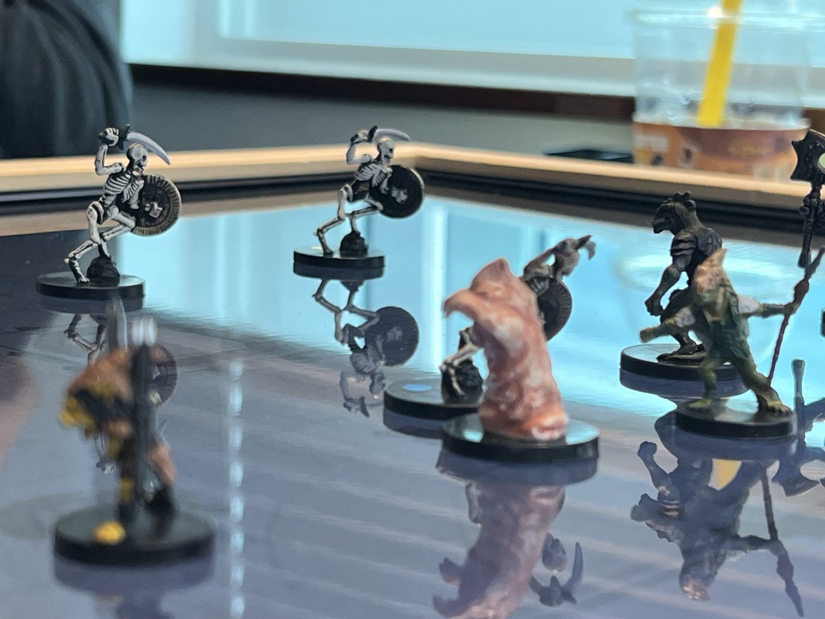 대거하트 찍먹 플레이 후기
D&amp;D 대체재가 될 수 있을 것 같다는 레딧 리뷰에 꽂혀서 바로 플레이 해봄
결론 - AWE 버전의 복잡한 D&amp;D
WWE처럼 잘 주고받는 그룹이면 재밌을 것 같은데, 그런 그룹은 아무거나 해도 재밌을 거라 조금 애매 했습니다. 

자세한 리뷰 - cafe.naver.com/trpgdnd/113597