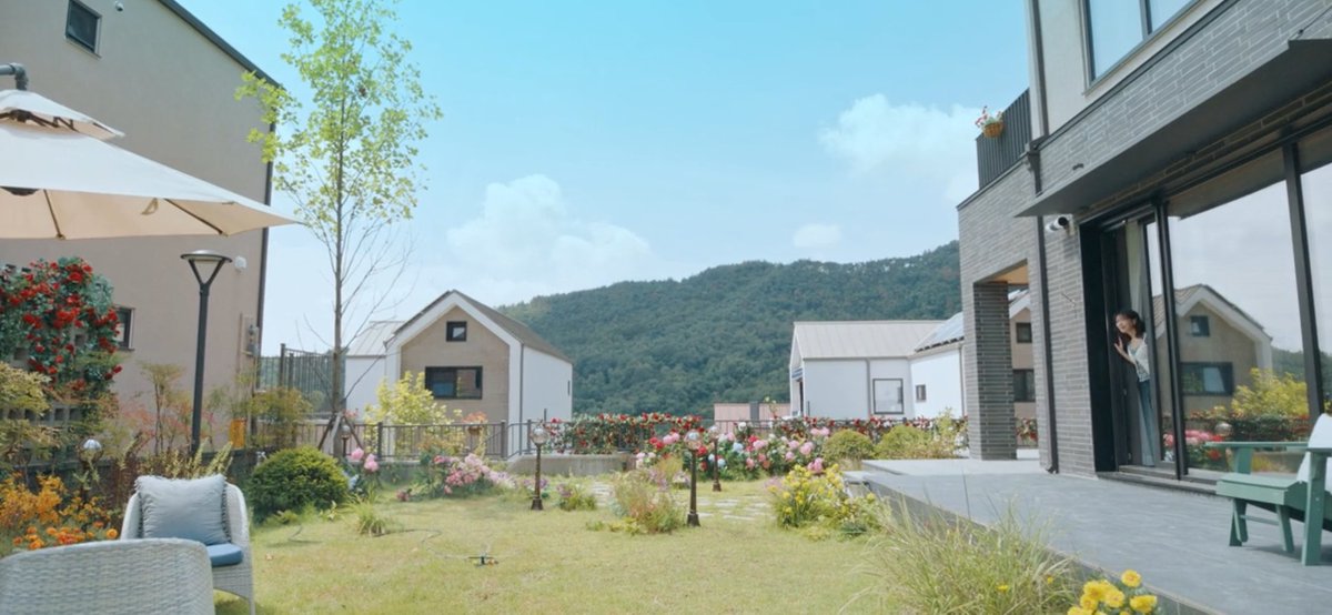 leedoohyuns's tweet image. i would too scam a whole corporation for this sweet ass house like who are we kidding here 
#wouldyoumarryme #wouldyoumarrymeep2