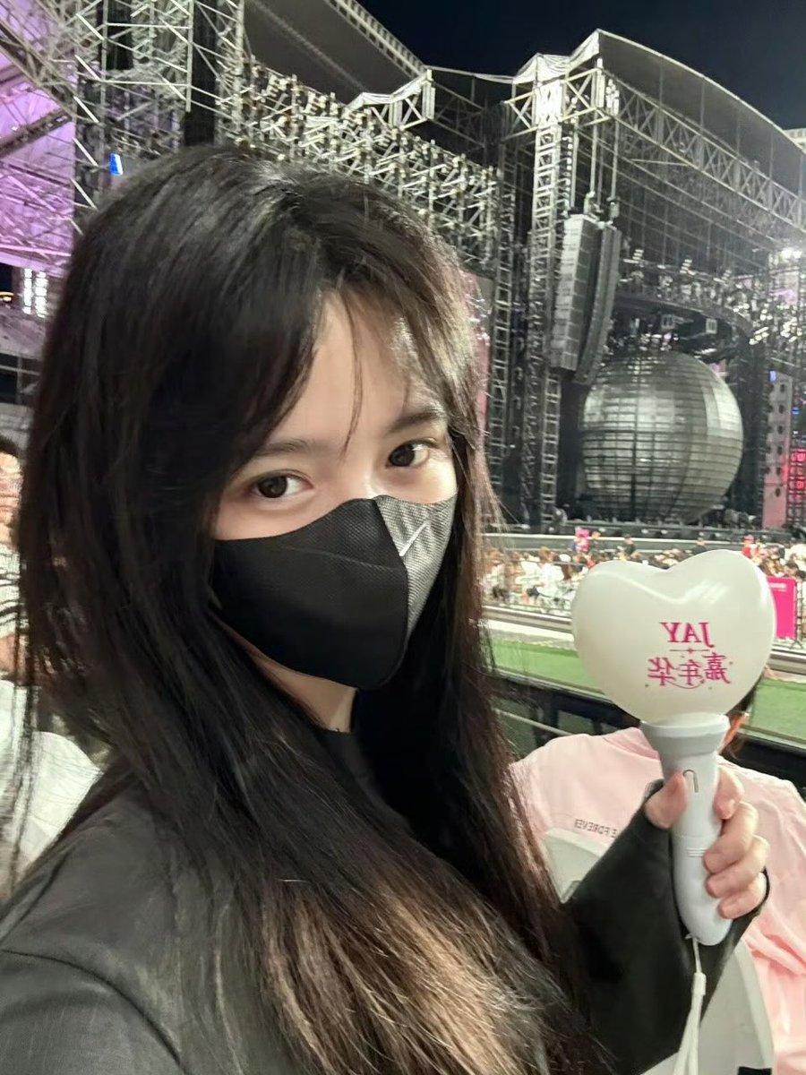 200I0320's tweet photo. 얼마만에 일상 사진이지...... 🥰 ㅜㅜ https://t.co/tlvAUxtVjJ