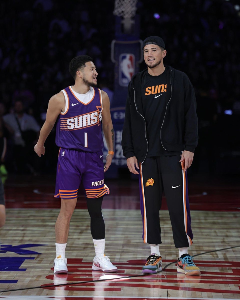 Devin Booker and “China Book” during today’s Fan Day as part of the NBA’s 2025 China Games 😂🙌