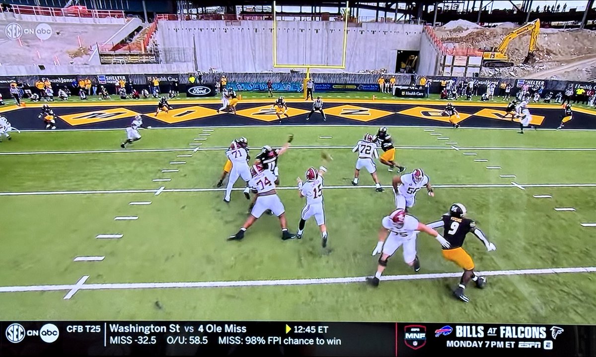 JonnyRoot_'s tweet image. Heck of a crowd they have at Missouri today vs Bama