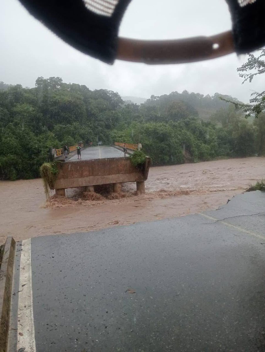memymorales1's tweet photo. Amigos necesitamos difusion por favor si les sale esto compartan TOMADO DE #QuintoPoderVeracruz #Urgente @pozaricatrends #papantla #SierraNorte #Papantla #FONDEN  #Yeri_Mua @GobiernoVer @Claudiashein https://t.co/BLCB4mCPSS