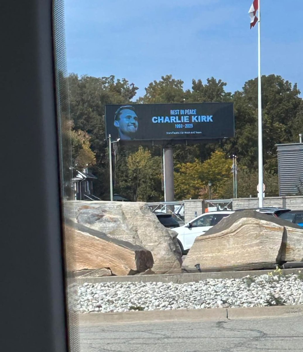 AlixG_2's tweet image. Spotted at the Canadian border