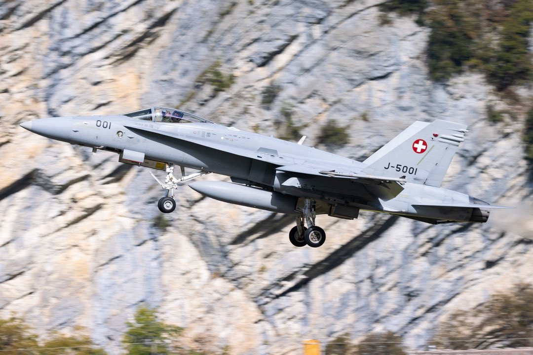 AviaphotoYannis's tweet image. Back from the hornets nest at Meiringen! Enjoyed three awesome days with brilliant activity and weather! Absolutely need to come back before the F35 arrived🔥🐝
#f18 #fa18 #switzerland #swiss #swissaf #airforce #fliegerstaffel11 #meiringen