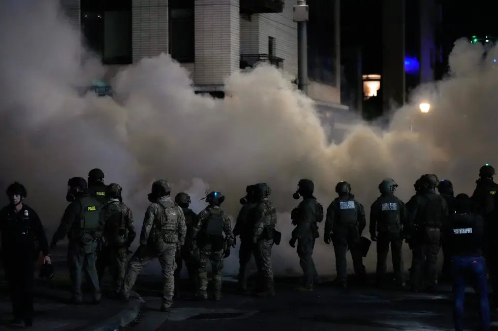 rayluc3's tweet image. Today&apos;s Quatrain

 Under Pressure Antifa Persists

In Portland&apos;s heart, where protests flare
One block&apos;s unrest stirs city-wide scare
Though contained fear spreads far &apos;n wide
A ripple of doubt persist in an urban tide

ROTMS
#portlandantifa