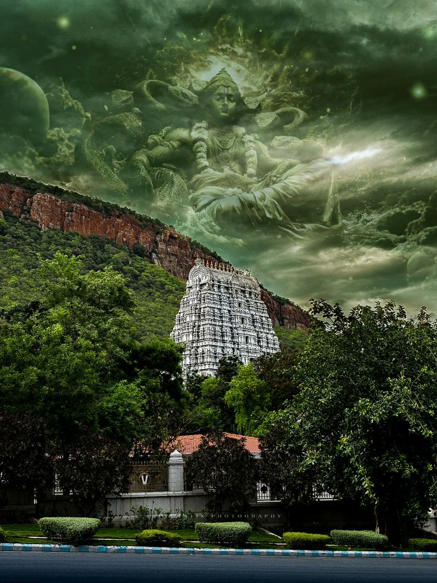 its_renjith's tweet image. To the one who sees Me everywhere and everything in Me, I am never lost, nor is he ever lost to Me. 🙏
​The ultimate assurance from Maha Vishnu (The Preserver), emphasizing divine presence, unity, and eternal connection with the sincere devotee. 🌟
​#MahaVishnu #Vishnu #Hinduism
