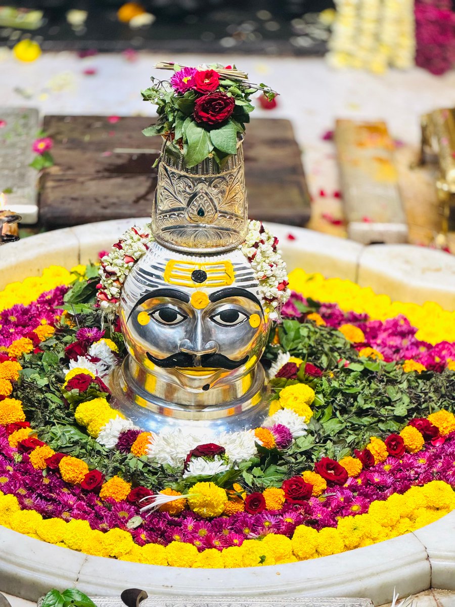 12Jyotirling's tweet image. श्री त्रयम्बकेश्वर ज्योतिर्लिंग जी के आज के माध्यान्ह भोग आरती श्रृंगार दिव्य दर्शन 11.10.2025