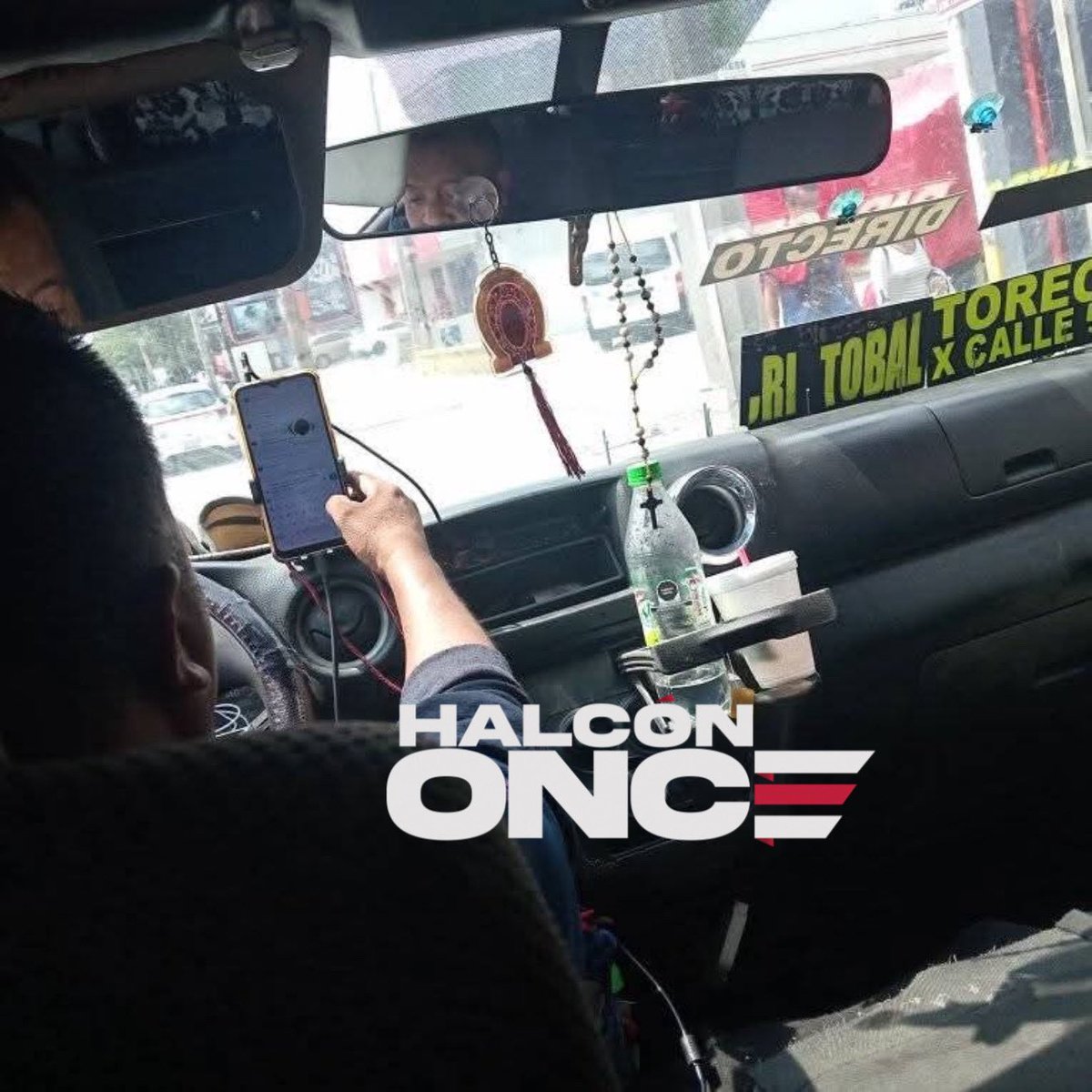 HalconOnce's tweet image. ¡Otro golpe al bolsillo! …

A partir del 15 de octubre, subirán la tarifa del transporte público en el @Edomex un 17%. De $12 a $14 por solo 5 km.

Mientras el servicio no mejora, el precio sí

¿Para cuando un mejor servicio? 

¿Para cuando el retiro de concesiones?