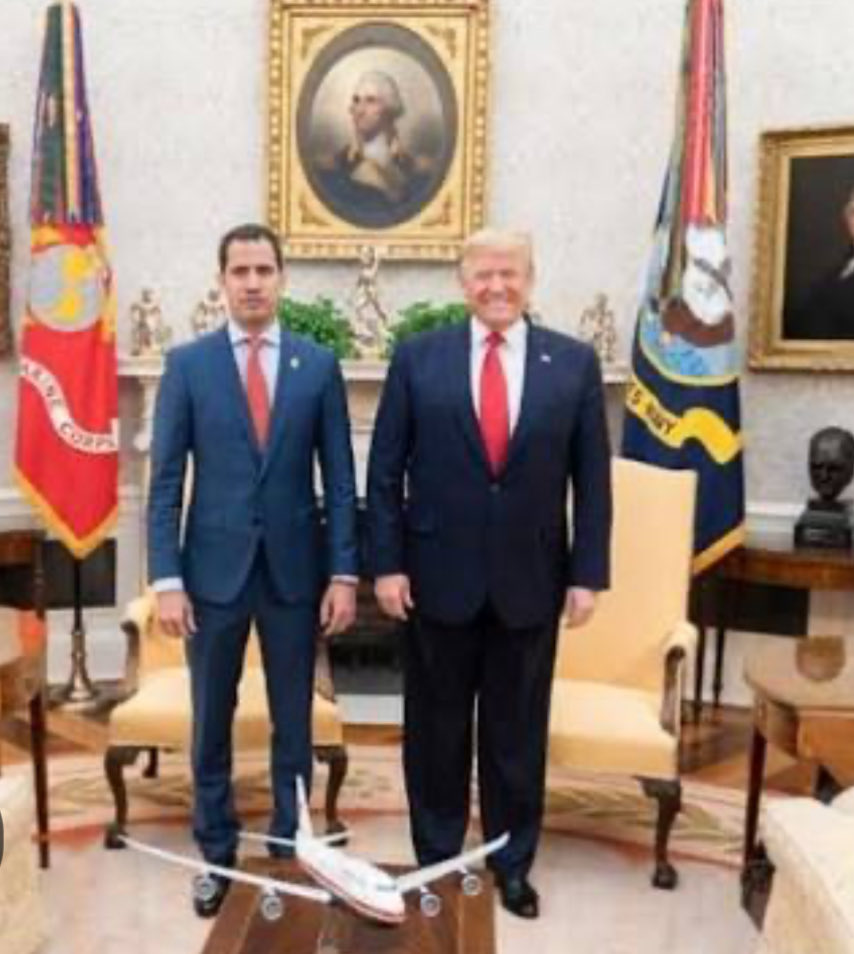 SoyKateCristina's tweet image. Alandete, 2018, 2019, 2020
Despacho Oval
-Lilian Tintori
-Fabiana Rosales
-Julio Borges
-Juan Guaidó …. 🤭🤭🤭