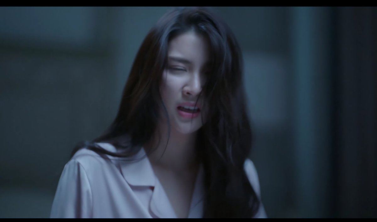 jzjc2024's tweet image. Dr prem&apos;s in denial stage and her face card is still serving 😩

WHAT IS WRONG WITH ME
#พิษรักEP4