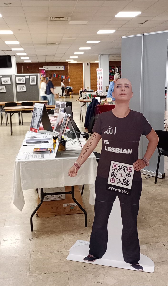 Tellement fière de mon amie courageuse qui paie de sa liberté son combat sans concession pour les femmes.

Fière de pouvoir la représenter à <a href="/FiLiA_charity/">FiLiA</a> où elle a remporté le Prix spécial Emma Humpfrey's.

Vive les femmes libres et puissantes 💪🏼💜

#FreeBetty