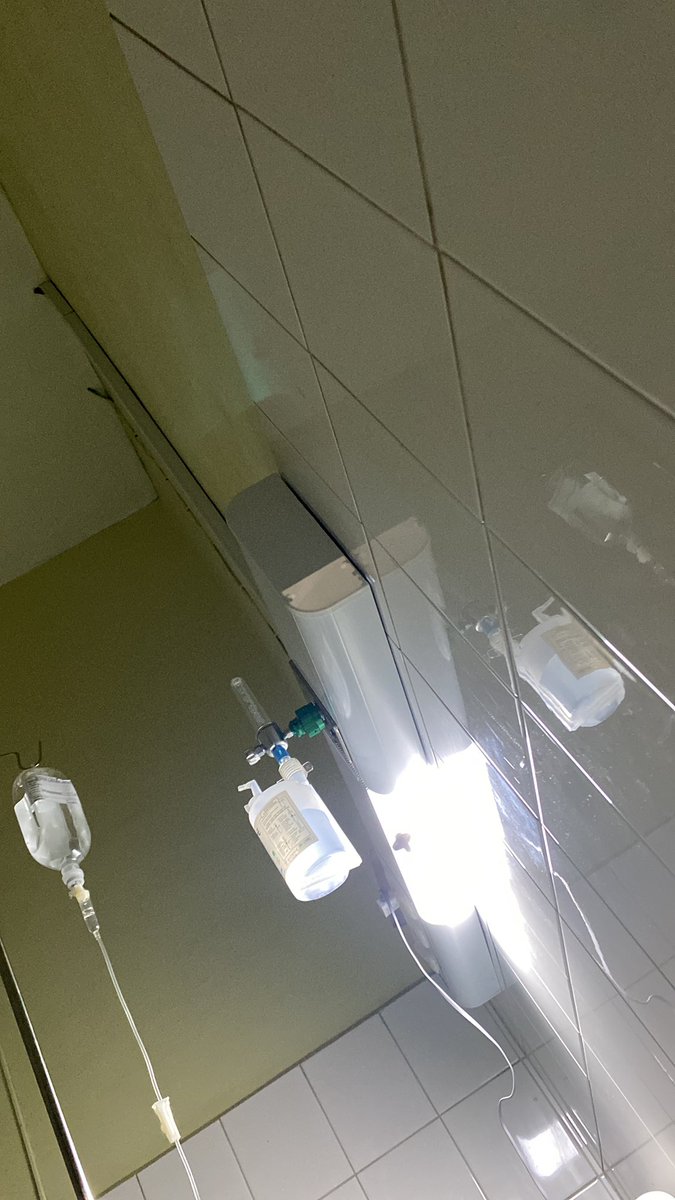 Suami lg perdin, eh tbatba anak mutah mutah nonstop dsri jam 4 sore. Udh ke dokter dekt rumah di suruh lah ke RS yg ada dsA.
Mamak panik, darderdor lah pokoknya. Dapet kamar jam 10 malem &amp; mamak ni ga sadar, belom makan bahkan minum dari jam 1 siang tadi wkwkwk