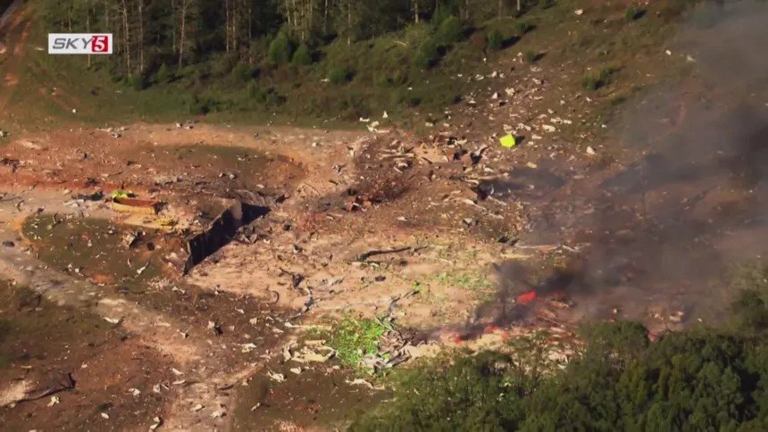 BoDeepest's tweet image. 🚨 Tennessee explosion press conference
Site dangerous due to scattered ordinance and explosive materials exposed to shock and heat.
All missing presumed deceased.
All agencies investigating, finding cause could be weeks or months.