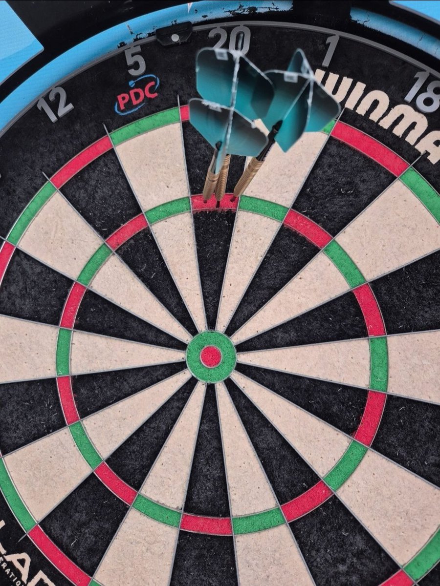 dartbox180's tweet image. Precision. Power. Audere. 💥 A perfect 180 hit and sent in by one of our awesome customers — that’s how you throw with intent. Keep the shots coming, we love seeing them! 🎯 #Dartbox #Audere #ThrowWithIntent
