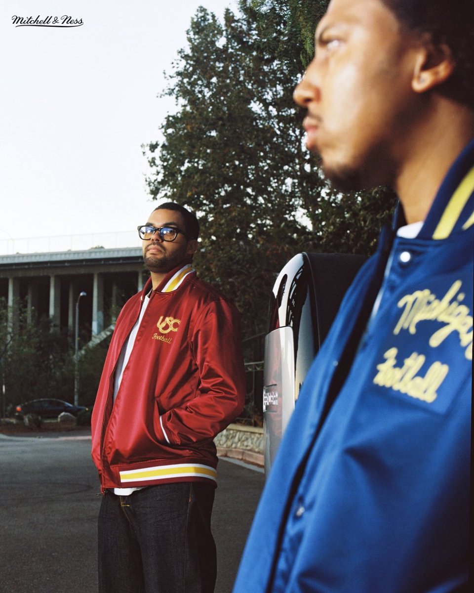 mitchell_ness's tweet image. Straight From the Archives 🏈🔥

In 1986, USC head coach Larry Smith led the Trojans in this authentic Coach’s Jacket, featuring a vintage logo we’re offering for the first time.

Alongside Ohio State’s 1986 sideline jacket, worn by Coach Earle Bruce, and a 1950s Michigan…