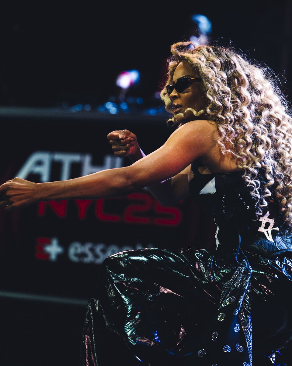 toushay__'s tweet image. @ciara x @athlos 🫶🏾✨