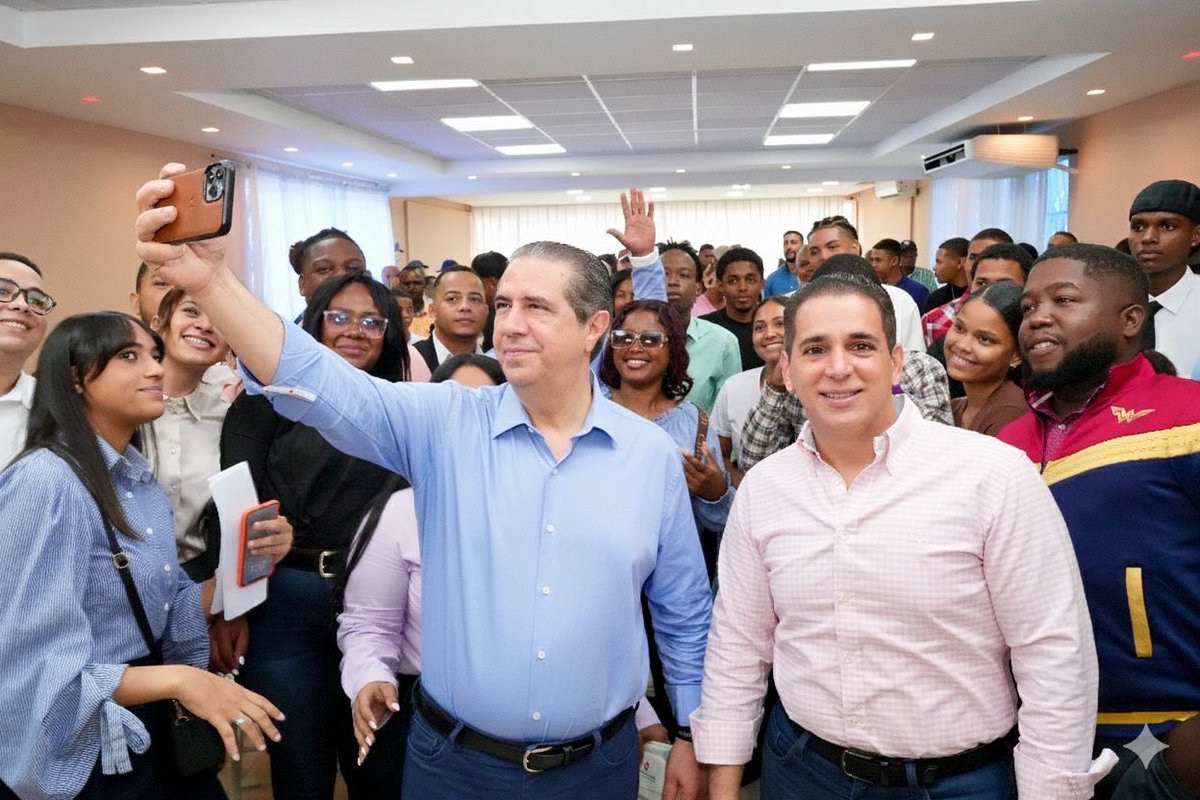 marizan_rafael's tweet image. Arrancamos el día escuchando y conversando con los jóvenes, con grandes sueños e ideas que harán grande esta provincia.
El diálogo con la comunidad no se improvisa, se construye paso a paso.
#FranciscoJavierGarcía ⭐💪🏾😎 #SanCristóbal
