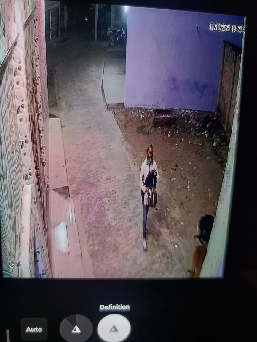 Kuldeep97478192's tweet image. #unnao अजगैन कोतवाली के सामने बक्तू खेड़ा गाँव मे हुई लूट घर मे अकेली महिला को देख छिनी गले पे पड़ी सोने की चैन बचाओ कार रही महिला को लुटेरे ने मारा पीटा 
@unnaopolice 
@Uppolice 
@Igrangelucknow