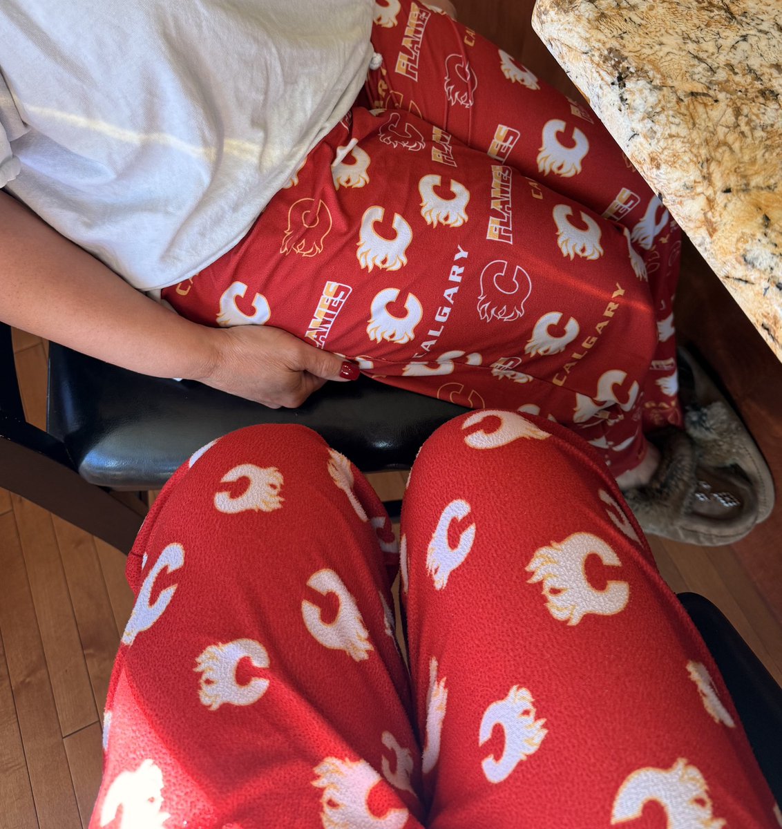 Amtul's tweet image. Gearing up for @NHLFlames home opener 🔥♥️
#Flames 
#PositiveVibes