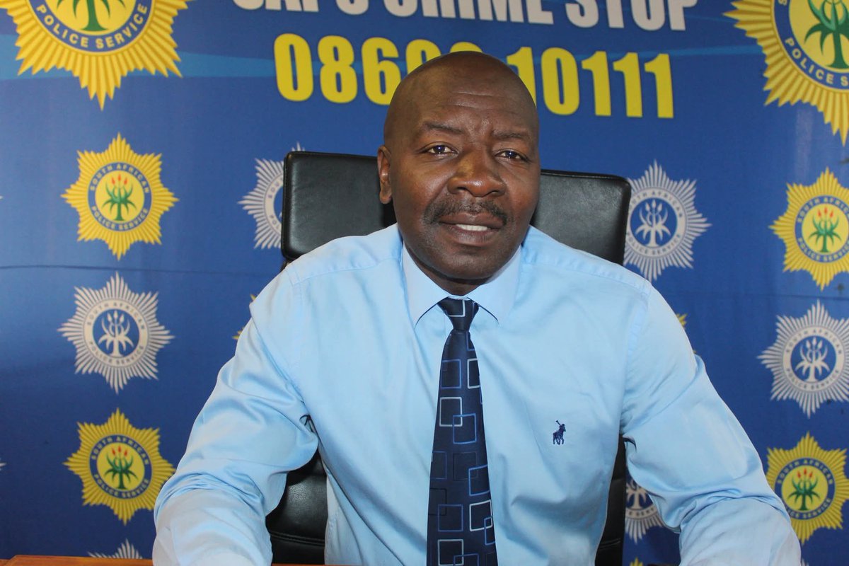 SAPoliceService's tweet image. #sapsLIM When car thieves catch a glimpse of Lieutenant Colonel Khomisani William Nkuna, they know their joyride has come to an end.
At the glittering SAPS Limpopo Provincial Excellence Awards, the spotlight fell on Lieutenant Colonel Nkuna, Commander of the Polokwane Vehicle…
