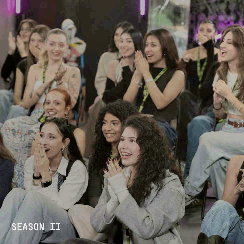 KİZLAR eger bunu okuyosaniz lutfen gidin tw hesaplarinizi kapatin tamam mi bizden size bi oneri