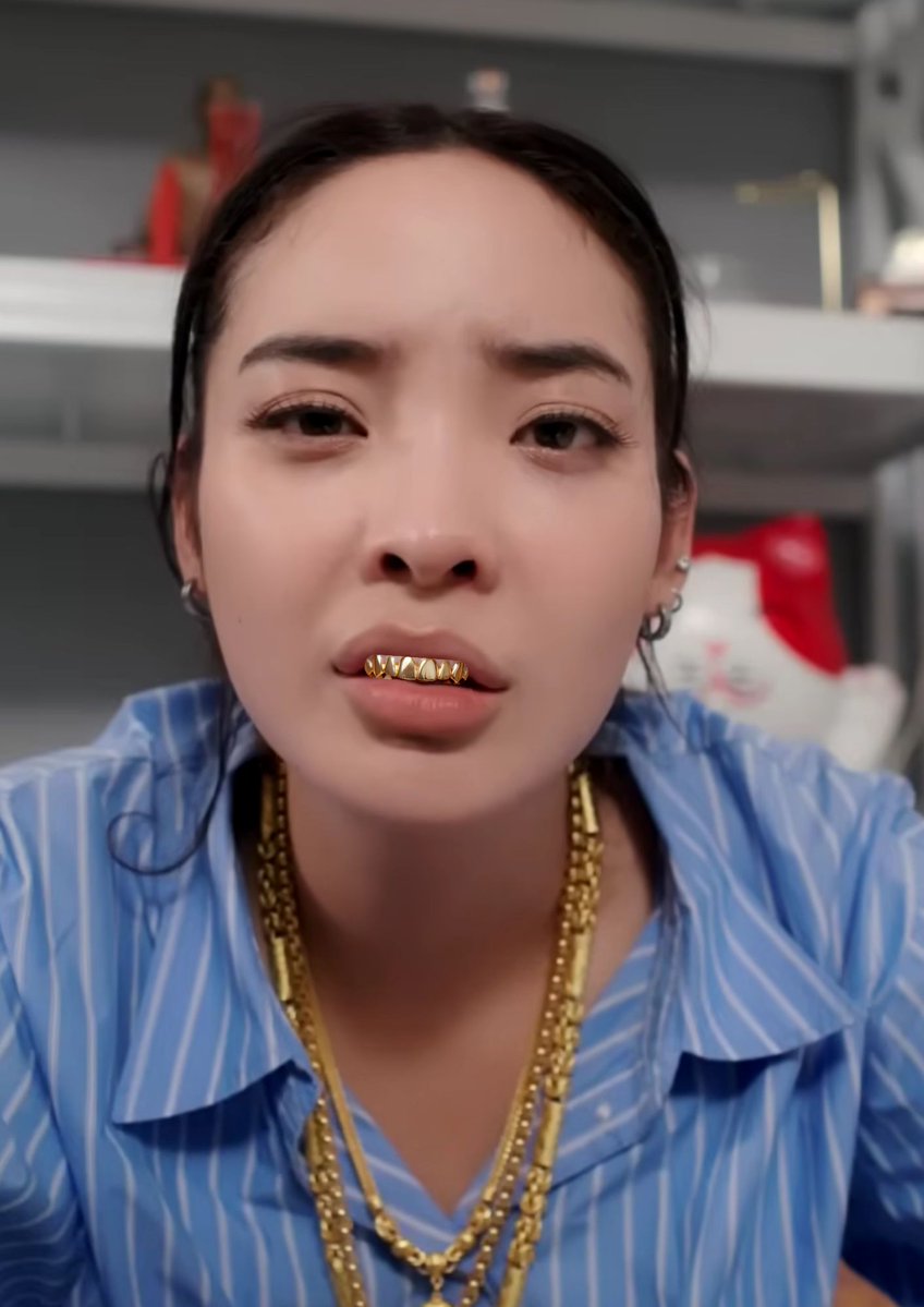 PatchaployPH's tweet image. Forgive my high quality edit but Joice&apos;s get up needs gold teeth too. 😂😂

NACKPAT DEBUT SERIES EP1 
#UnlimitedLoveEP1 #พัดชาพลอย #Patchaploy
@patcha911