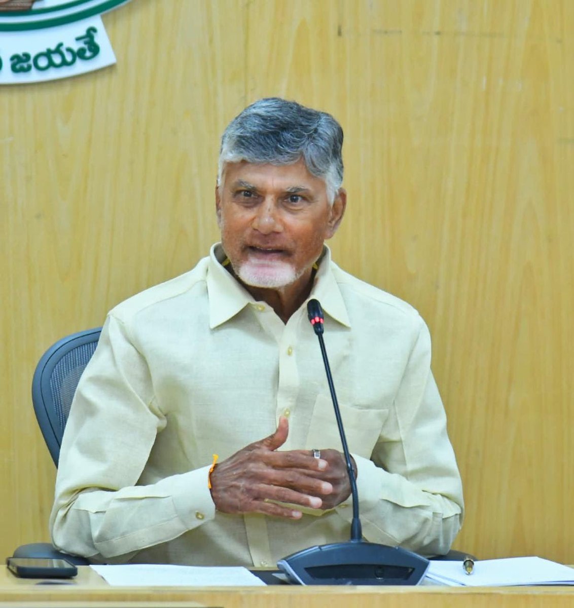 gemsofbabus_'s tweet image. Huge Huge Andhra W! 👏🫡
Google to Invest ₹88000 Crore in Data Centre, AI in Vizag over 3 years, 1,88,000 jobs likely: Andhra CM Chandrababu Naidu