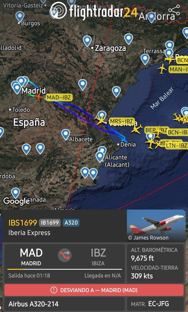 controladores's tweet image. Pista del aeropuerto de #Ibiza inundada. Sin operaciones desde hace prácticamente 2h y 30&apos;. 
Muchos vuelos desviados a aeropuertos alternativos e importantes demoras por seguridad. 
#SafetyFirst