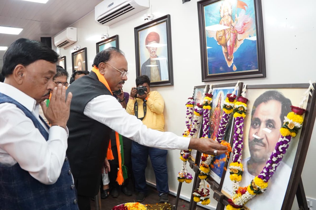 cbawankule's tweet image. मुख्यमंत्री माननीय श्री. @Dev_Fadnavis जी व प्रदेशाध्यक्ष श्री. @RaviDadaChavan जी यांच्या उपस्थितीत भाजपा प्रदेश कार्यालय, मुंबई येथे  &apos;भाजपा - कोकण व ठाणे स्थानिक स्वराज्य संस्था निवडणूक नियोजन बैठक&apos; झाली. 

यावेळी माझ्यासह प्रदेश महामंत्री, मंत्रिमंडळातील सहकारी तसेच माजी…