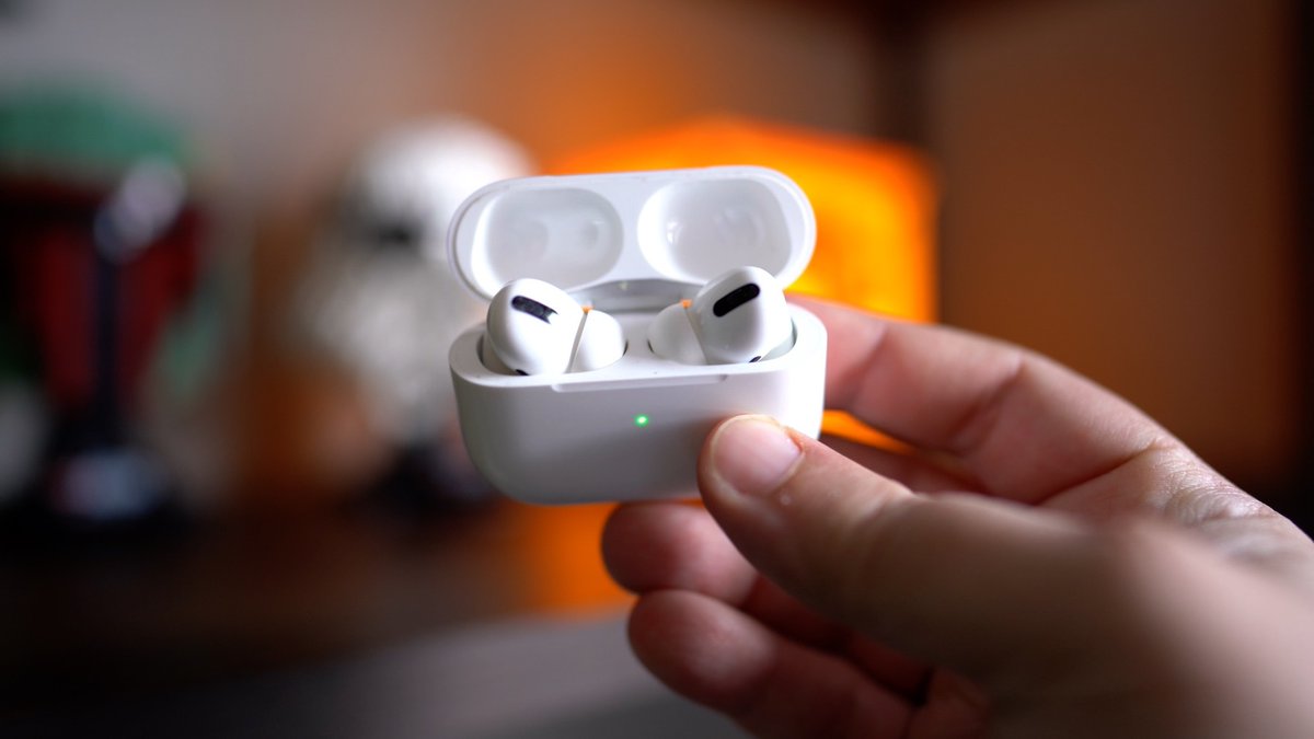 MacRumors's tweet image. Apple Ends Service Programs for Sound Issues on Original AirPods Pro and iPhone 12 and 12 Pro macrumors.com/2025/10/11/app…