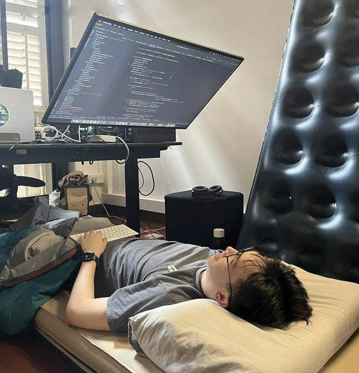 _devJNS's tweet image. what&apos;s stopping you from coding like this?