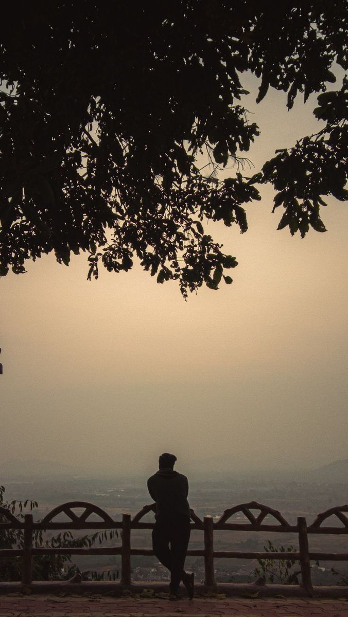 سترى النور في كل شيء إذا أردت أن تراه  فيقين المرء بالشيء يوصله و شكه به يعدمه  فتفائل بما تهوى يكن .

مساء الخير