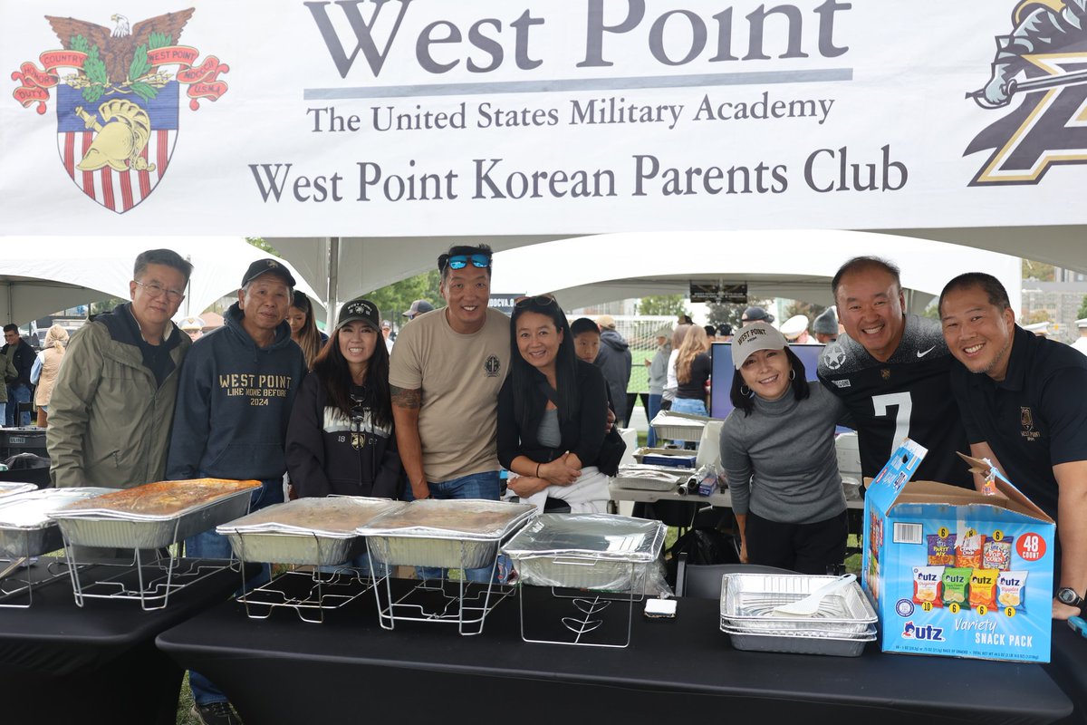WPAOG's tweet photo. 🖤💛It’s Homecoming Weekend at West Point!🖤💛
Welcome back to the banks of the Hudson, #OldGrads! From the parade &amp; tailgates to reconnecting with classmates &amp; cheering on the Black Knights, this weekend is all about celebrating our shared pride, tradition &amp; the #LongGrayLine. https://t.co/9LYeQIxVb6