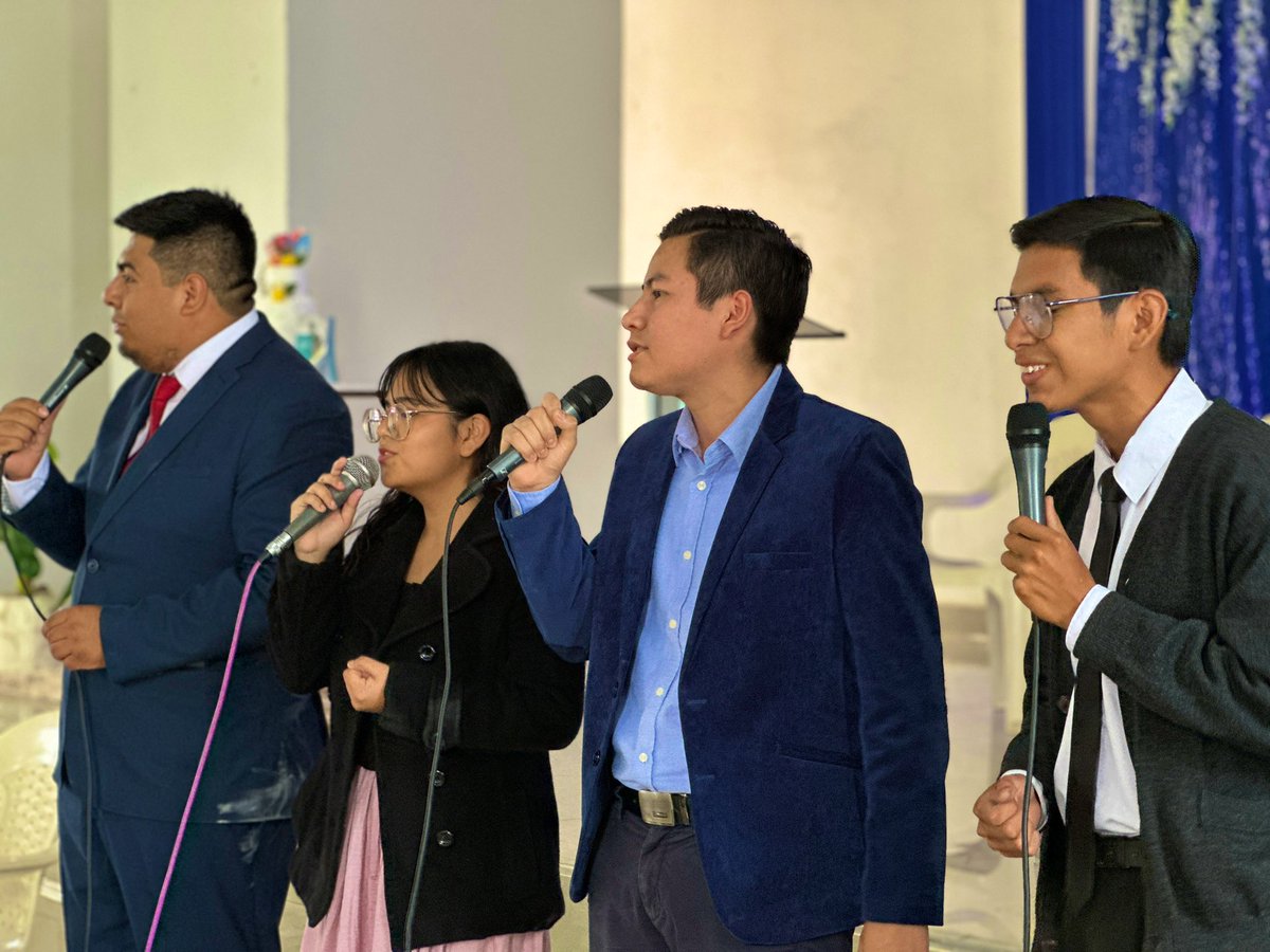 AdventistasMPN's tweet photo. ✨ ¡Inicia un día de celebración! ✨

Nos reunimos en la clase de Escuela Sabática, reflexionamos, cantamos y damos gracias a Dios por 173 años de este ministerio que transforma vidas.

 ¡Feliz aniversario☺️, Escuela Sabática! 🎉 

#EscuelaSabática173 ♥️💙#UnidosEnLaFe https://t.co/8KQlfPYo64