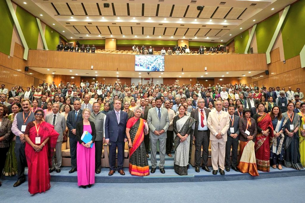 SoledadHerrero's tweet image. Chief of Justice of India Bhushan Ramkrishna Gavai reminded us today, at the National Consultation to Safeguard the Girl Child in the Supreme Court, that society's stature is measured by how we treat our children, specially girls.
When Girls Advance, Nations Move👩🏿🤝👩🏽
#DayOfTheGirl
