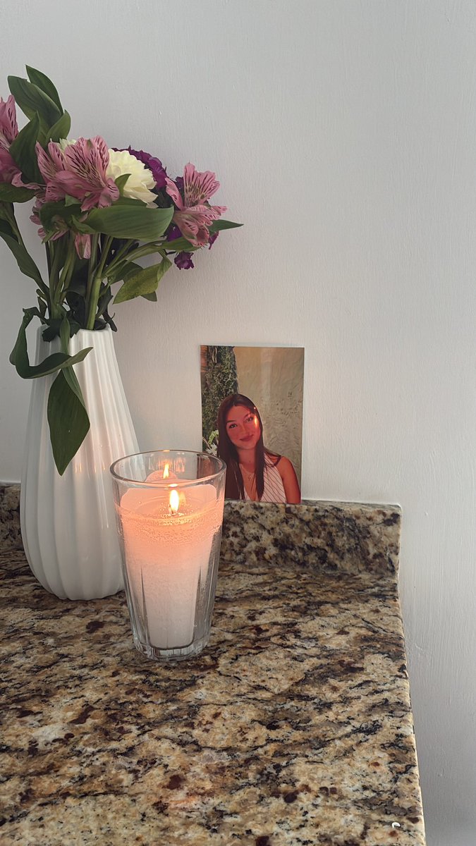 EyPecosa's tweet photo. Amiga hermosa vuela alto chiquita 🕊️dejas un vacío en mi corazón pero también una huella enorme, gracias por tus sonrisas, tu amor y tu lealtad, gracias por los momentos haciéndonos compañía, por tanta confianza y por siempre estar cerquita aunque estuvieras lejos https://t.co/EpPGolS6SN