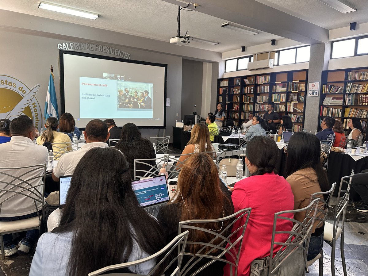 darocohn's tweet photo. Muy buena asistencia de colegas en el Taller de Formación Especializada en Periodismo Electoral que se desarrolla hoy bajo el patrocinio del @ColegioPeriodi1 y @ExpePublico. La cobertura electoral es clave para unas elecciones limpias y transparentes. https://t.co/v8xjAemqQf