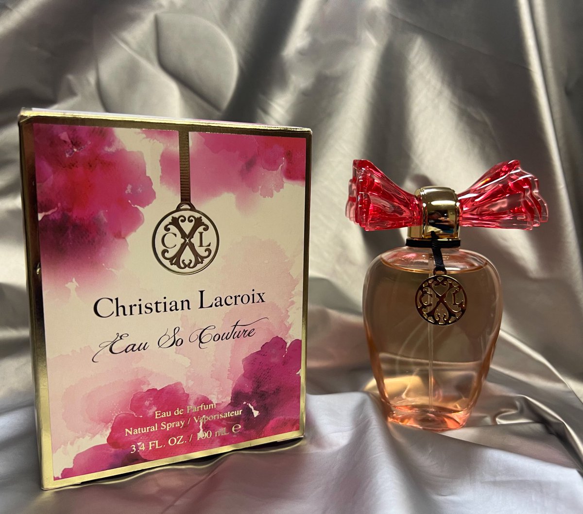 Distortech's tweet image. Scented Saturday : Christian Lacroix : Eau So Couture : Years ago I about fell over myself finding this at a duty free. Got it home and tried it and straight into the closet it went. 😑 I got it out again today (because it is a Lacroix, sweetie) for a hopeful redemption. Nope 👎🏼