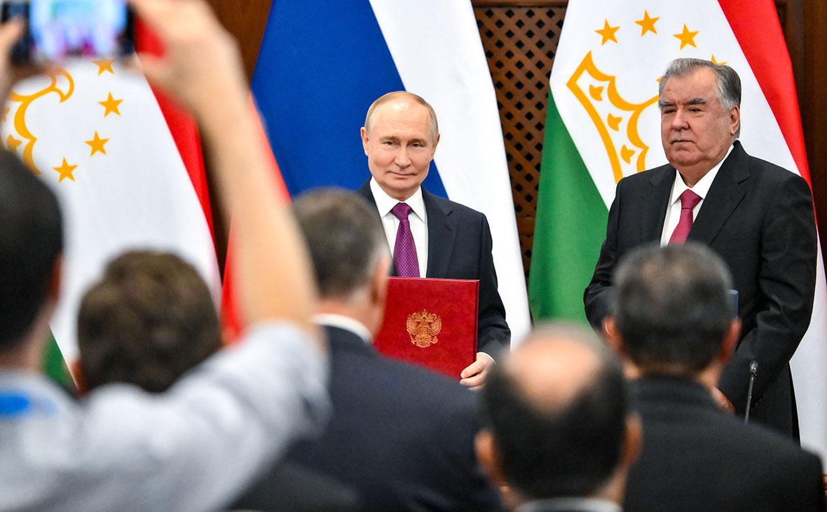 nexta_tv's tweet image. The European Union has accused Tajikistan of failing to comply with the arrest warrant for Vladimir Putin.

Tajikistan is a signatory to the Rome Statute and is therefore obligated to cooperate with the International Criminal Court (ICC), the European External Action Service said…