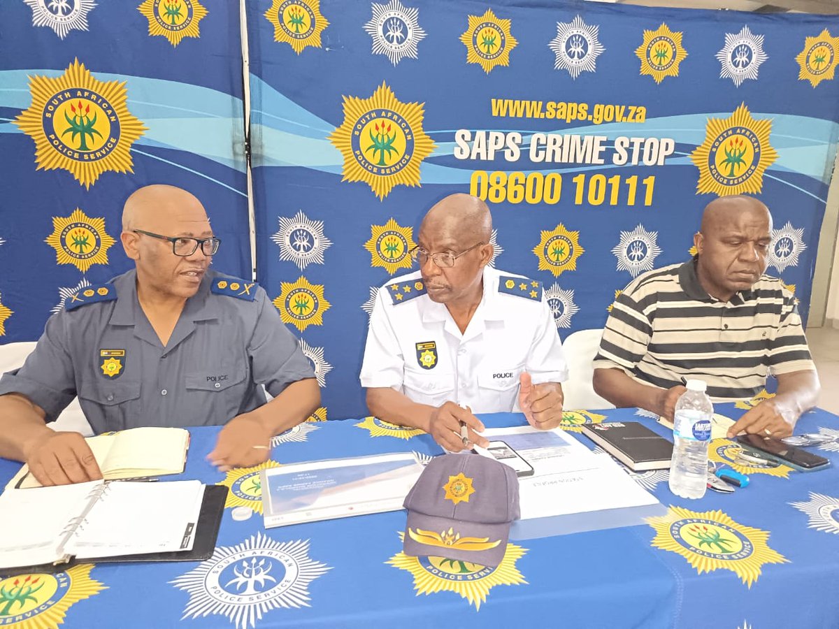 SAPoliceService's tweet image. #sapsGP Deputy Provincial Commissioner of the Police in Gauteng responsible for Crime Detection also acting as Deputy Provincial Commissioner for Policing, Major General Mbuso Khumalo is joined by Sedibeng Acting District Commissioner Brigadier Mbhangwa Nkhwashu, senior officers…