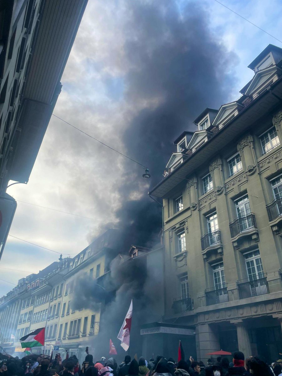 Cynthior1's tweet image. Die Gewalt in #Bern zeigt wieder mal: Die Islamofaschisten wollen keinen Frieden.