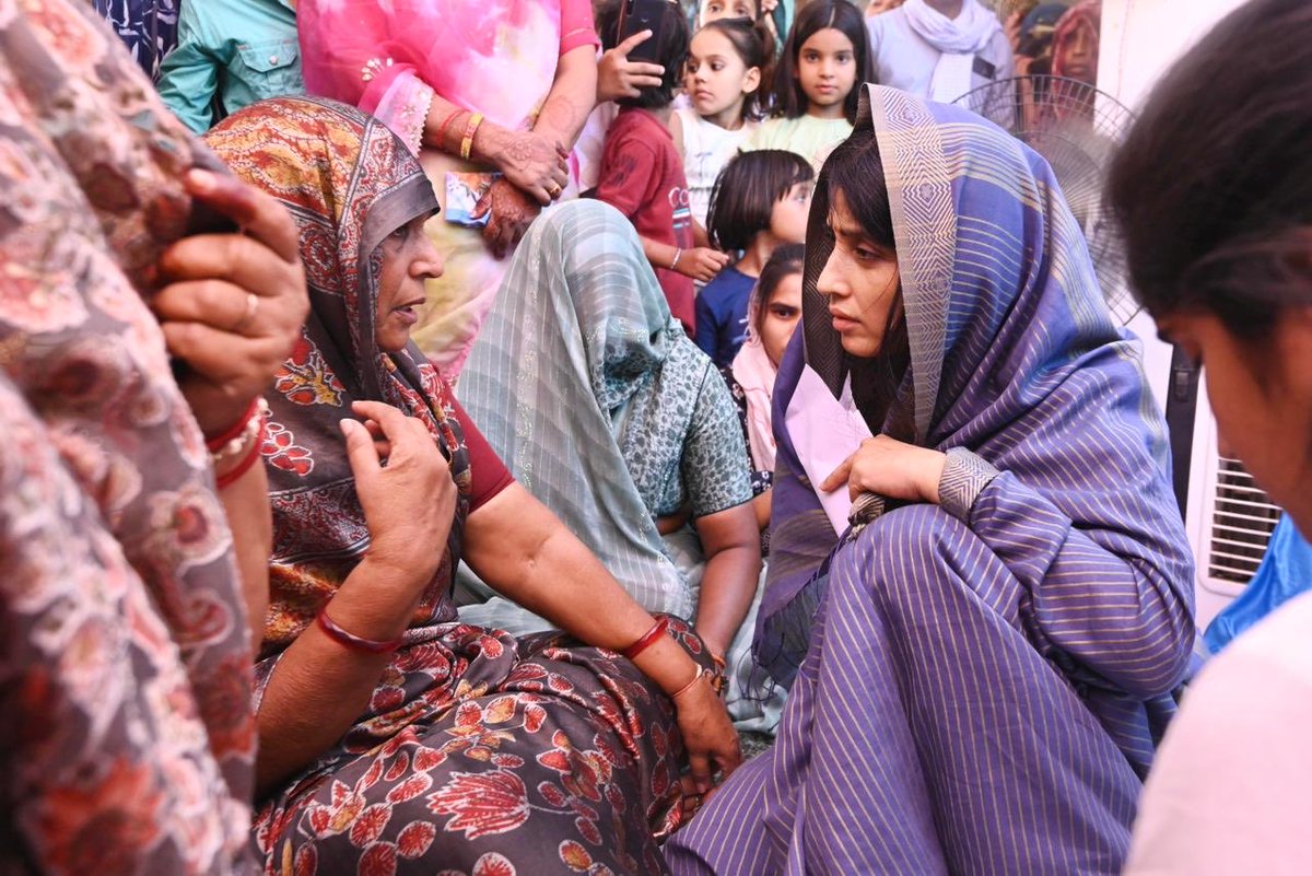 dimpleyadav's tweet photo. मैनपुरी दौरा https://t.co/zf9emd9zSR