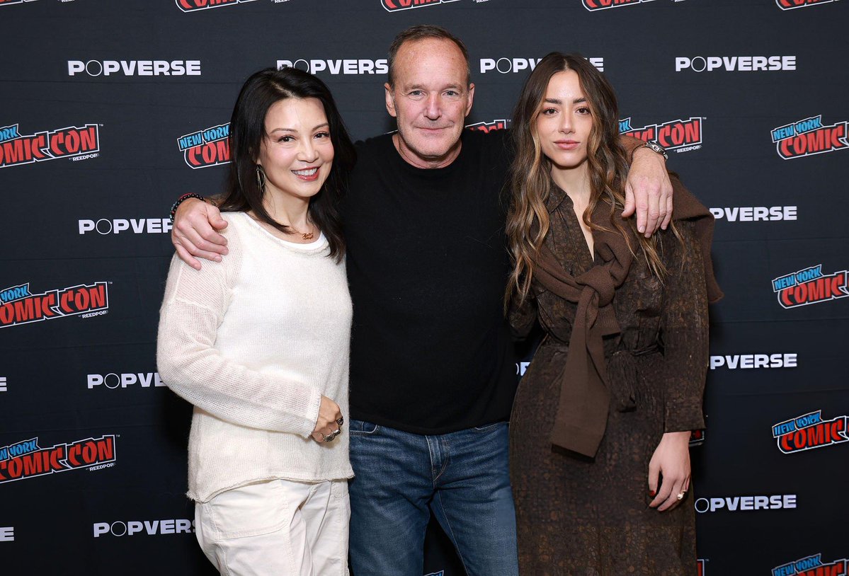 MingNaDaily's tweet image. Photos of Ming-Na, Clark and Chloe at #NYCC