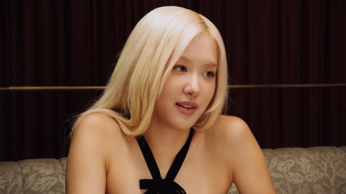 rosespics's tweet image. she’s so hot