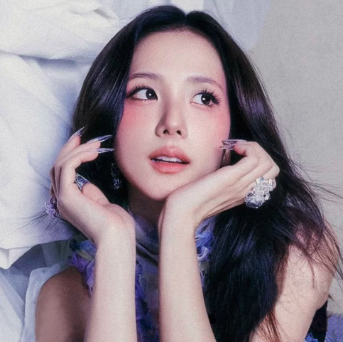 Jisoo has now surpassed 1 billion streams on Spotify across all credits.