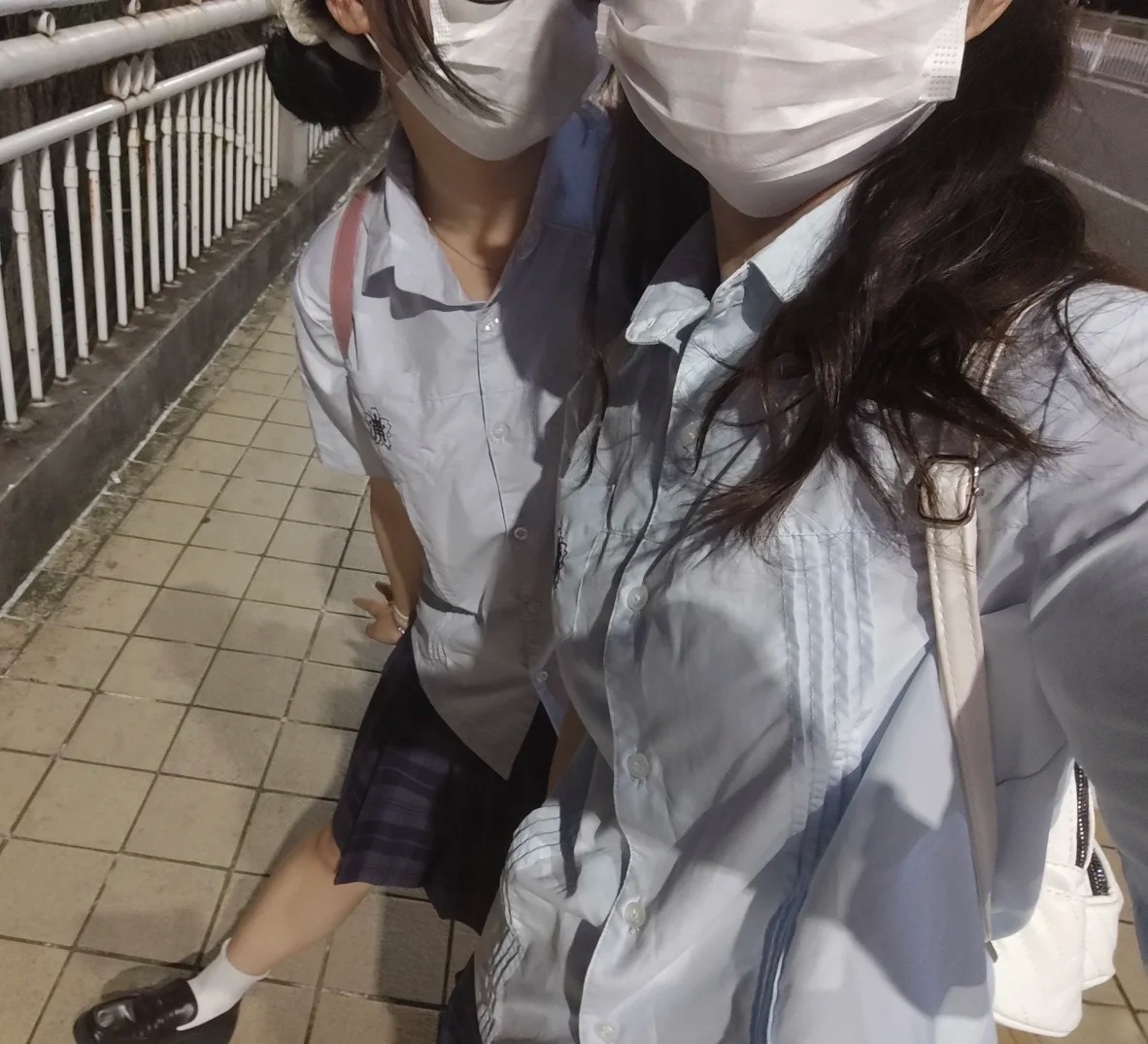 我們沒穿內褲出門會有人發現嗎😗 https://t.co/u7BHeE5QIF