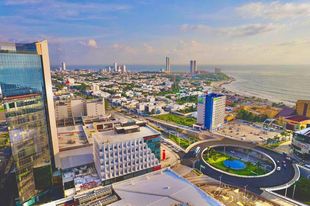 Turisteando_Ver's tweet photo. Espectacular toma aérea de la zona turística comercial de Boca del Río, Veracruz 

#VeracruzEstáDeModa https://t.co/s20U9Kj2NZ