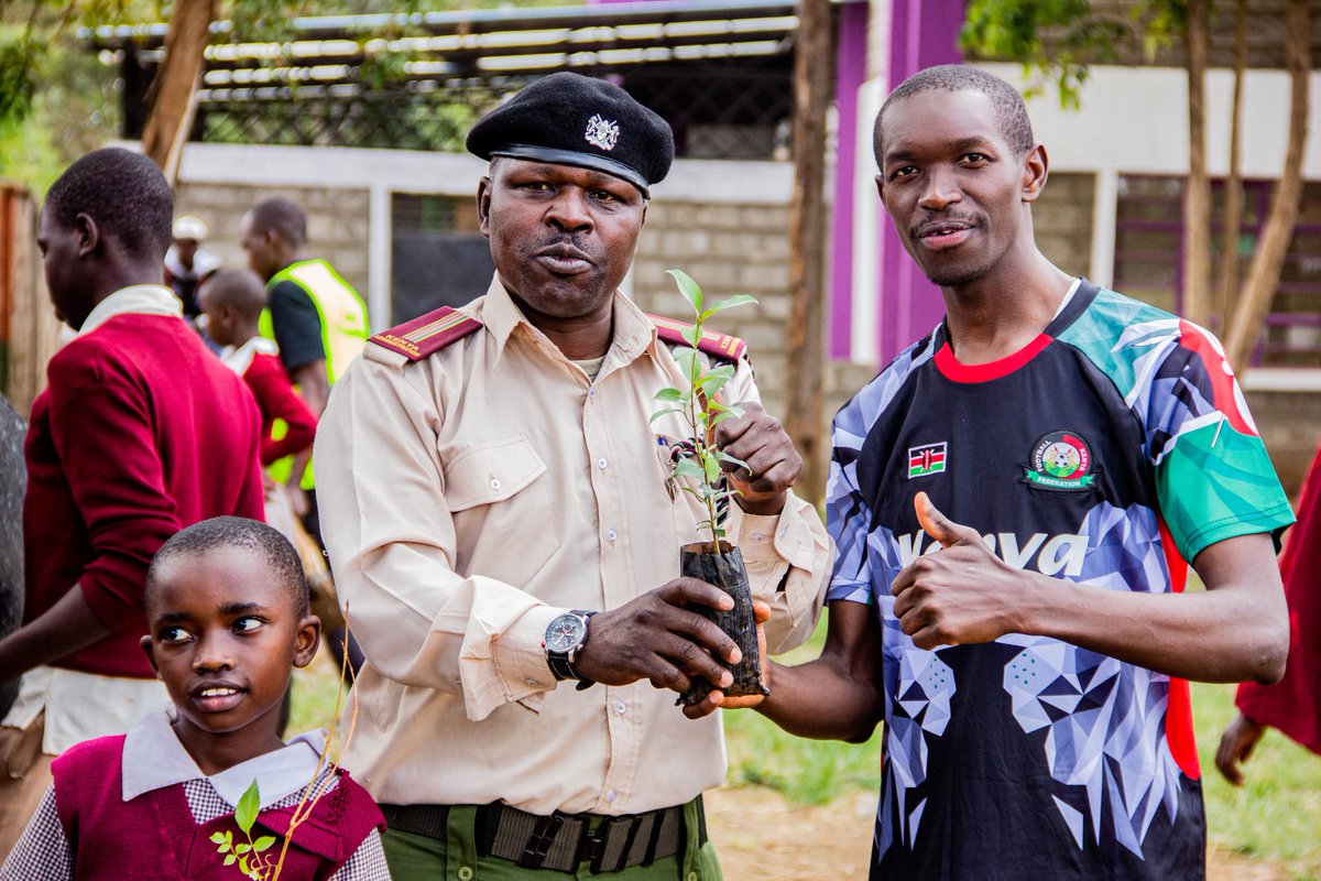 AmplifyhopeAfr's tweet image. A big thank you to @NairobiCityGov, local administration, NYS, Toi Primary School &amp;amp; all partners who joined us for #MazingiraDay2025 🌳
Your support made the tree planting a success as we worked together for a greener, cleaner future! 💚🌍

#GreenKenya #ClimateAction
#jazamiti